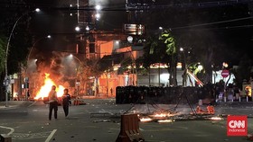 Demo 29 Agustus, Kantor Polisi di Surabaya Rusak