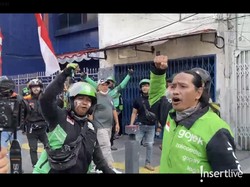 Warga Asing Pesan Makanan untuk Bantu Pengemudi Ojol yang Demo