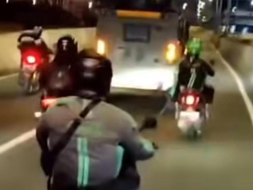 img-title Detik-detik Pasukan Ojol Kejar Rantis yang Kabur Usai Tabrak Affan Kurniawan