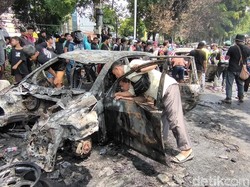 Potret Mobil Gosong Dibakar Massa Dekat Mako Brimob Kwitang