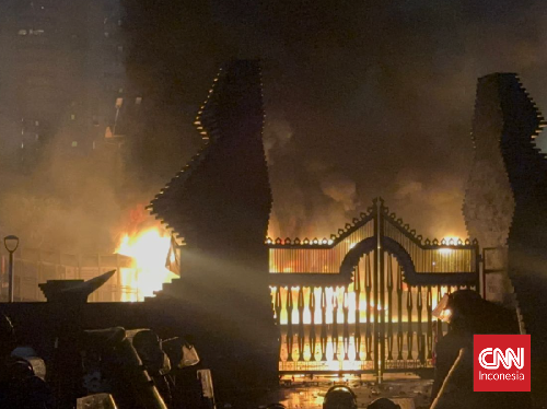 Polisi Klaim Tersangka Pakai Bom Molotov Bakar Halte Transjakarta