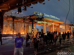 Massa Ricuh, Kini 5 Halte TransJakarta Terbakar dan Rusak