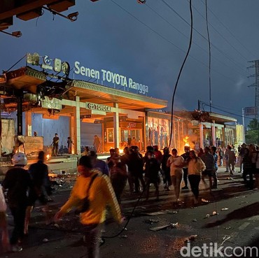 Halte Dibakar Massa, Transjakarta Berhenti Beroperasi Hari Ini