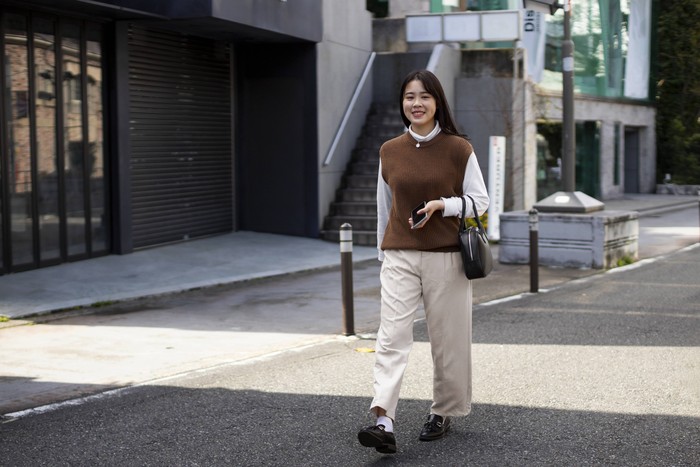 satu kebiasaan untuk pekerja kantoran yang bisa bikin langsing. Ialah, memperbanyak jalan kaki.