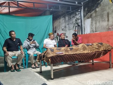 img-title Affan Kurniawan Ojol yang Tewas Dilindas Rantis Dimakamkan Pagi Ini
