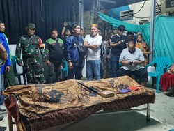 Diwarnai Isak Tangis, Jenazah Affan Kurniawan Tiba di Rumah Duka