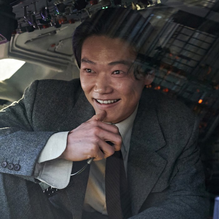 Salah satu hal yang membuat Taxi Driver 3 makin mencuri perhatian adalah kehadiran Show Kasamatsu, bintang Jepang dengan kualitas akting luar biasa di berbagai genre dan sebelumnya tampil di Good News.