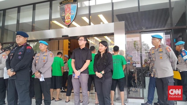 Divisi Propam Polri menyatakan tujuh anggota Brimob telah melanggar kode etik setelah insiden melindas pengemudi online Affan Kurniawan.