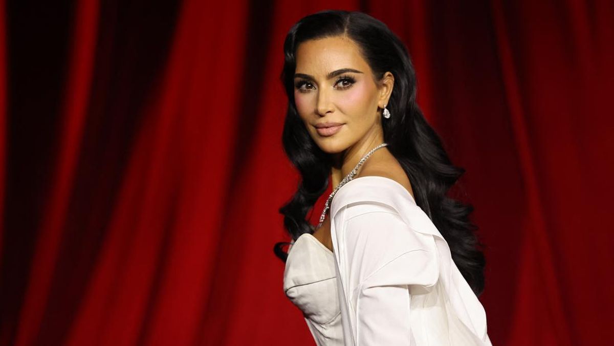 Kim Kardashian Beber Alasan Gugat Cerai Kanye West