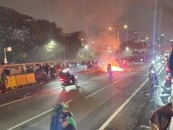 Situasi Jakarta Tengah Malam Ini: Massa di Polda-DPR Bertahan, Kwitang Bubar
