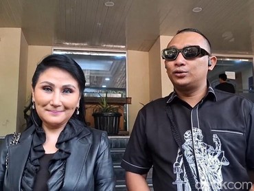 img-title Penuhi Panggilan Polisi, Lita Gading Tak Takut Dilaporkan Ahmad Dhani