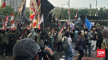 Massa Demo di Polda Metro Jaya Jebol Dua Pagar Utama