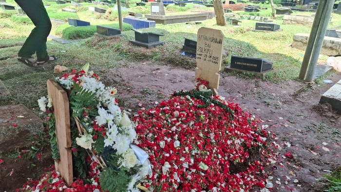 Makam Affan Kurniawan di TPU Karet Bivak, Jumat (29/8/2025)