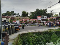 Simpatisan 4 Terdakwa Kasus Makar Geruduk Mapolresta Sorong Kota