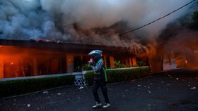 Ricuh di Bandung: Fasilitas Publik Rusak, Aparat Jaga Area Strategis