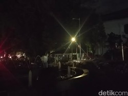 Pedemo DPRD Jabar Jebol Gedung Sate, Polisi Tembakkan Gas Air Mata