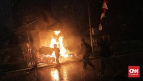 Dua Bus Polisi di Eks Mapolres Jakpus Dibakar, Markas Gegana Disatroni