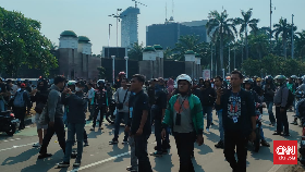 Ratusan Orang Padati Jalan Pangeran Jayakarta Bekasi hingga Dini Hari