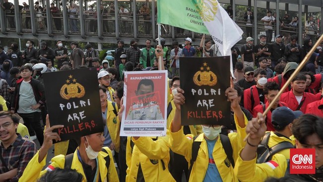 Polisi Gelar Perkara Kasus Kematian Ojol Affan Kurniawan Mabes Polri melaksanakan gelar perkara kasus kematian ojek online (ojol) Affan Kurniawan yang tewas dilindas Rantis Brimob Polda Metro Jaya, hari ini.