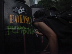 Buntut Demo Ricuh, Satu Anggota Brimob Alami Pendarahan Dirawat di RS Polri