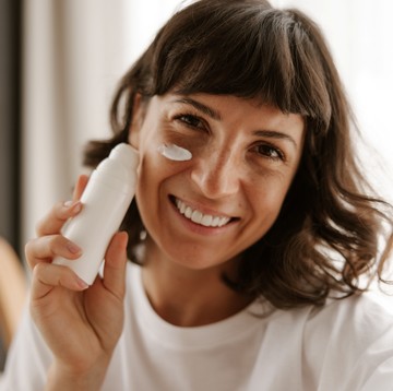 5 Rekomendasi Sunscreen Anti-Aging untuk Tampil Awet Muda di Usia 40-an