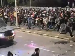 Dunia Menyorot Indonesia gegara Ricuh Demo-Ojol Tewas Terlindas