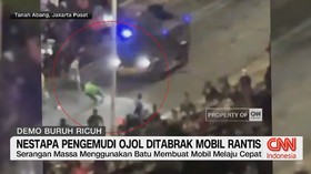 VIDEO: Nestapa Pengemudi Ojol Ditabrak Mobil Rantis