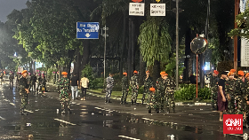 Marinir dan Kopasgat Bantu Pengamanan Demo di Kwitang