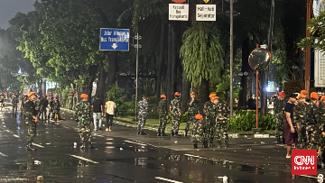 Marinir dan Kopasgat Bantu Pengamanan Demo di Kwitang