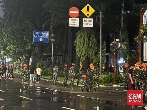 Marinir dan Kopasgat Bantu Pengamanan Demo di Kwitang
