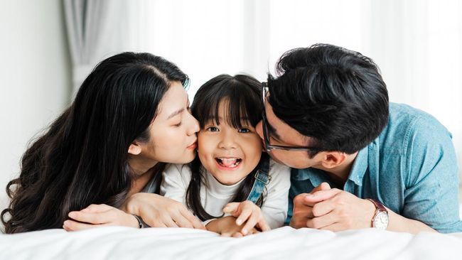 Peran Ayah dan Bunda: Siapa yang Lebih Berpengaruh pada Prestasi dan Kecerdasan Anak?