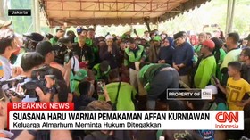VIDEO: Suasana Haru Warnai Pemakaman Affan Kurniawan