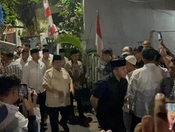 Prabowo Datangi Rumah Duka Driver Ojol yang Tewas Dilindas Rantis Polisi