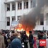 Demo Tunjangan DPR di Medan Mencekam, Pos Polisi Dibakar