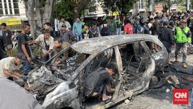 Bangkai Mobil Kericuhan di Sekitar Mako Brimob Kwitang Mulai Diangkut