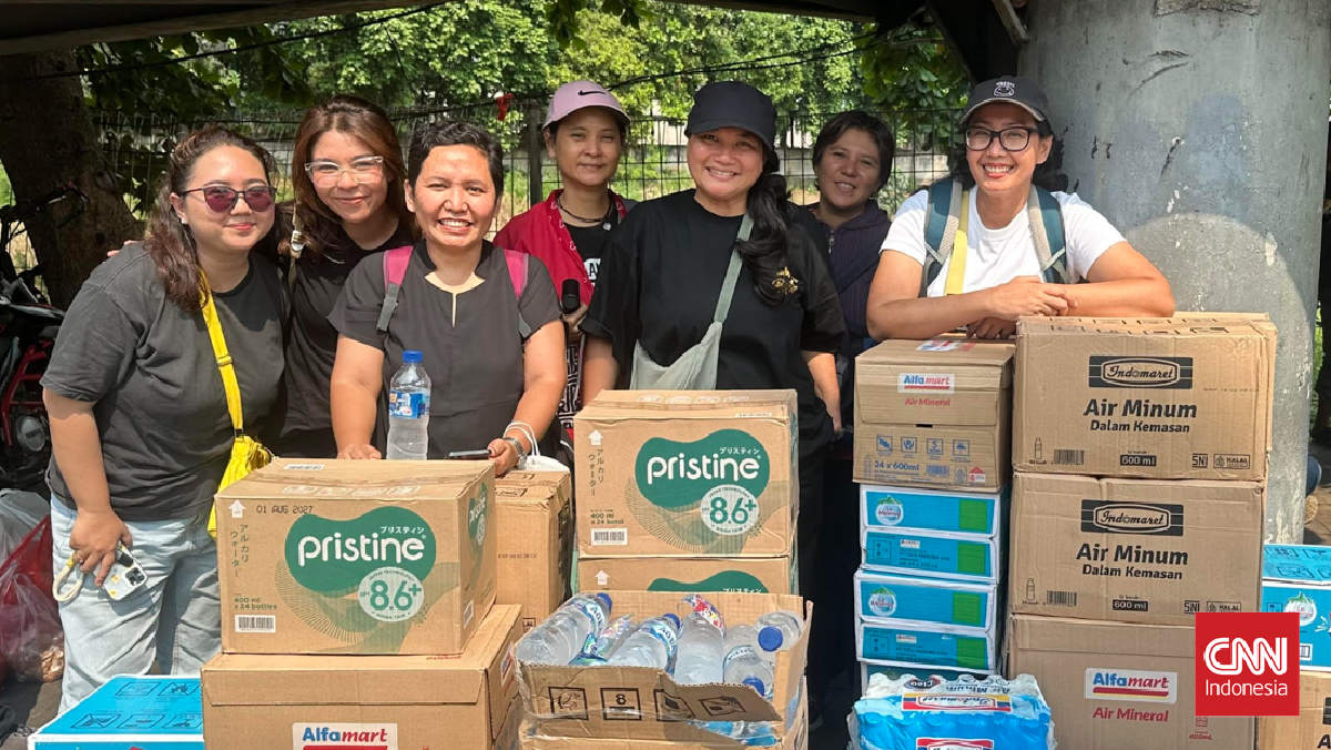 Relawan Ibu-ibu Siapkan Logistik untuk Pedemo di Polda Metro Hari Ini