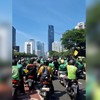 VIDEO: Ribuan Driver Ojol Antar Jenazah Affan ke TPU Karet Bivak