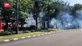 VIDEO: Mako Brimob Kwitang Sempat Ricuh, TNI Ajak Dialog Massa Aksi