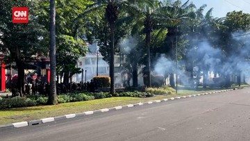 VIDEO: Mako Brimob Kwitang Sempat Ricuh, TNI Ajak Dialog Massa Aksi