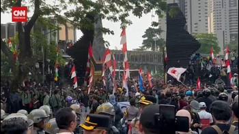 VIDEO: Ratusan Mahasiswa Geruduk Polda Metro Jaya