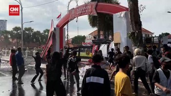 VIDEO: Demo Solidaritas Affan Kurniawan di Surabaya Ricuh