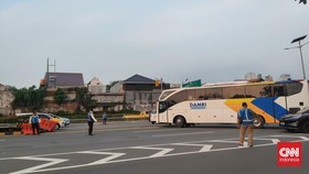 Tol Dalam Kota Ditutup Imbas Demo di DPR, Lalin Dialihkan