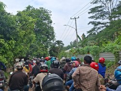 Hujan Deras Sebabkan Longsor, Akses ke Wisata Pantai di Lampung Lumpuh