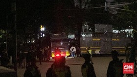 Sabtu Malam, Massa Masih Bertahan di DPRD Bandung