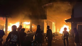 Gedung DPRD hingga Kantor Polisi di Kediri Dibakar