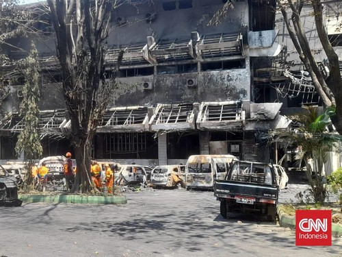 Yusril: 40 Orang Jadi Tersangka Pembakar Gedung DPRD Sulsel-Makassar