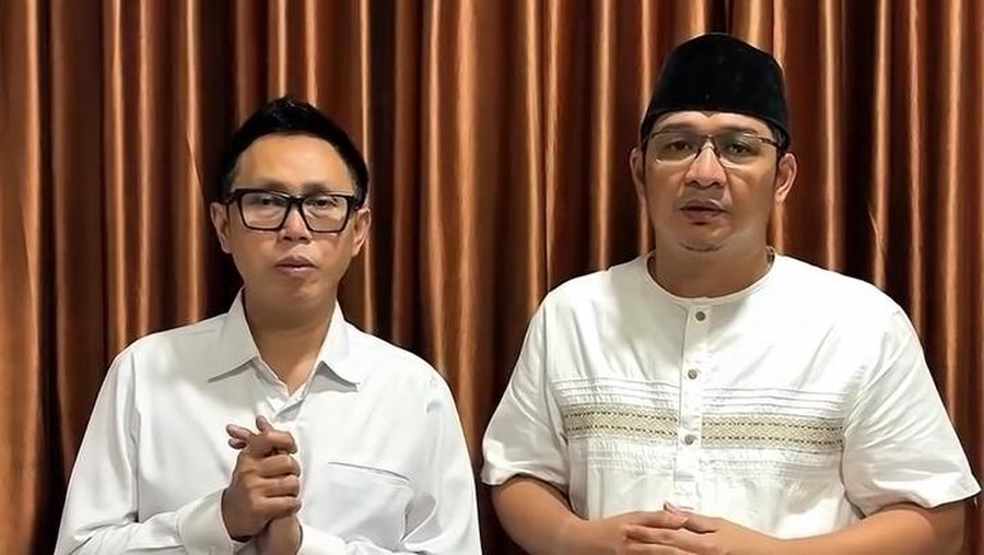 Eko Patrio Eko Patrio (kiri) ditemani Pasha Ungu (kanan) dalam video permohonan maaf yang ditujukan kepada rakyat Indonesia, diunggah ke Instagram pada Sabtu (30/8/2025).
