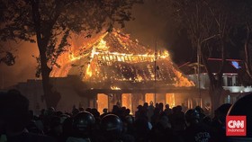 Gedung Grahadi Ruang Kerja Wagub Jatim Terbakar di Sisi Barat