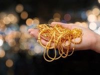 Jangan Rugi Jual Emas! Selisih Buyback Bisa Tembus Ratusan Ribu per Gram