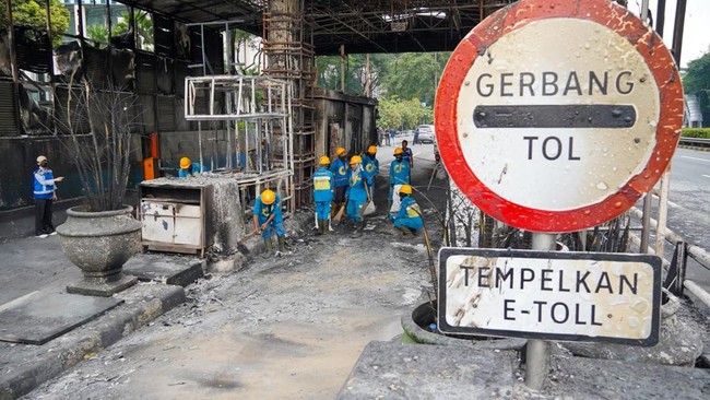 Pemulihan fungsi 7 Gerbang Tol (GT) di Ruas Tol Cawang-Tomang-Pluit dan fasilitas pendukung menjadi fokus Jasa Marga, menyusul aksi demo pada Jumat (29/8).